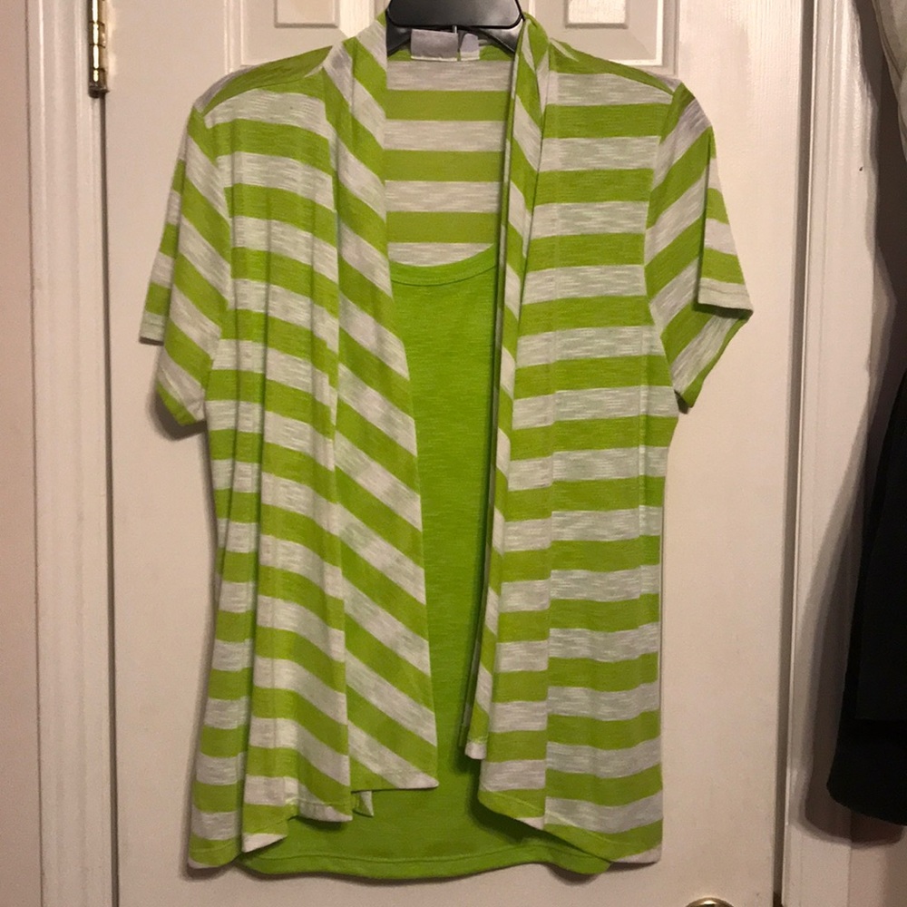 Short sleeved short. Lime and white
